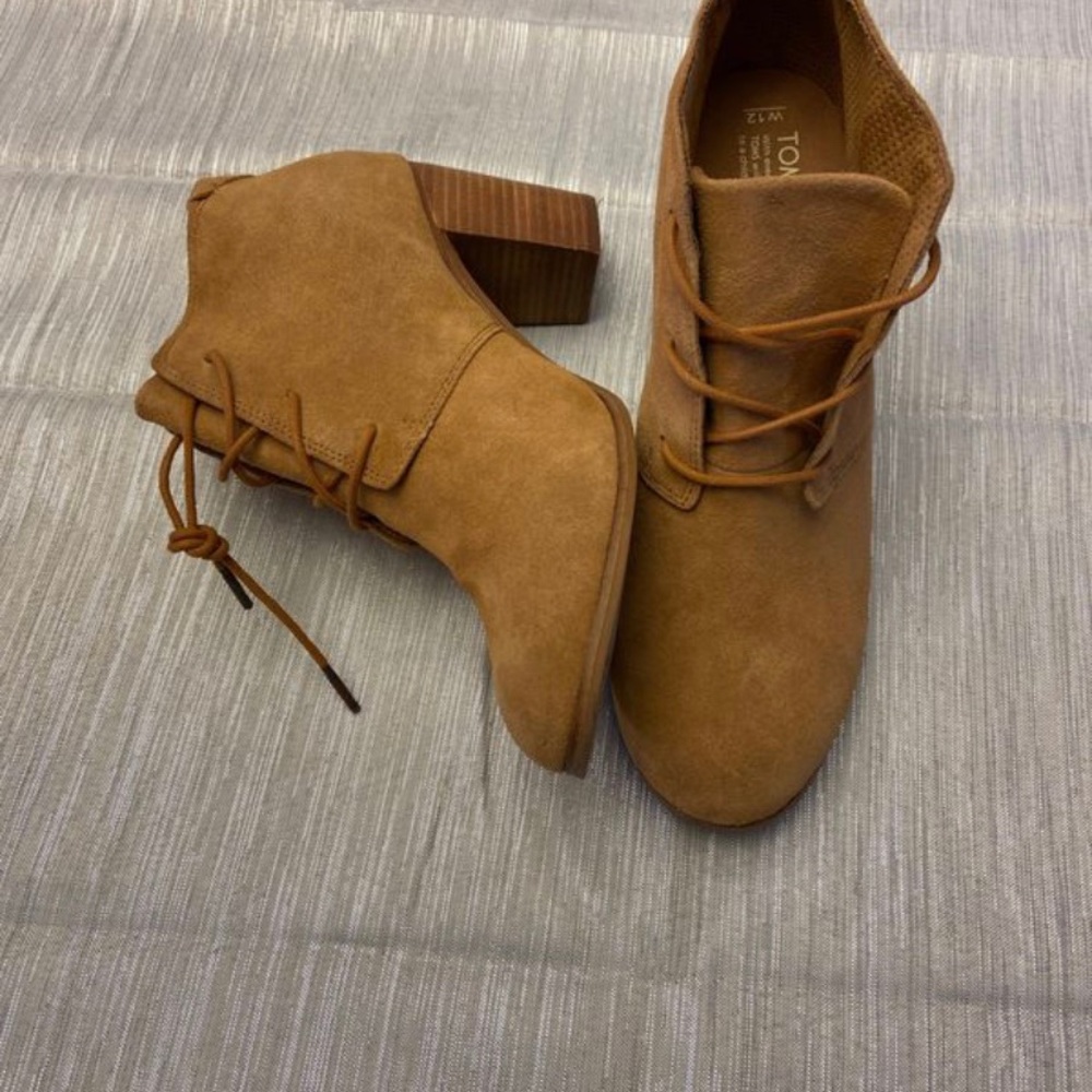 Toms